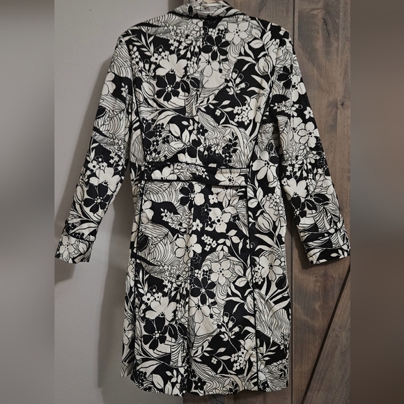 OSCAR By Osacr de la Renta vintage black and white floral trench coat. Size 8 - Picture 7 of 10